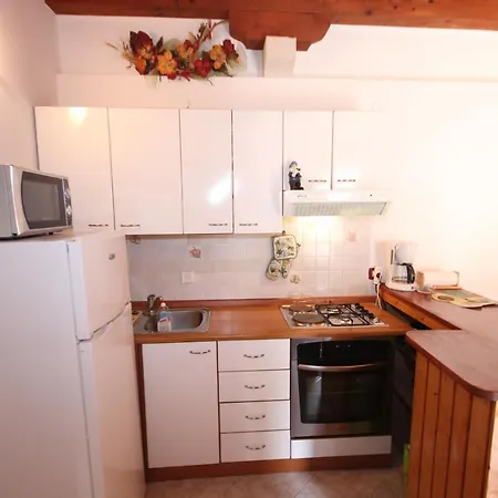 Apartament With Parking Space Veli Losinj, Losinj - 8029 Veli Lošinj