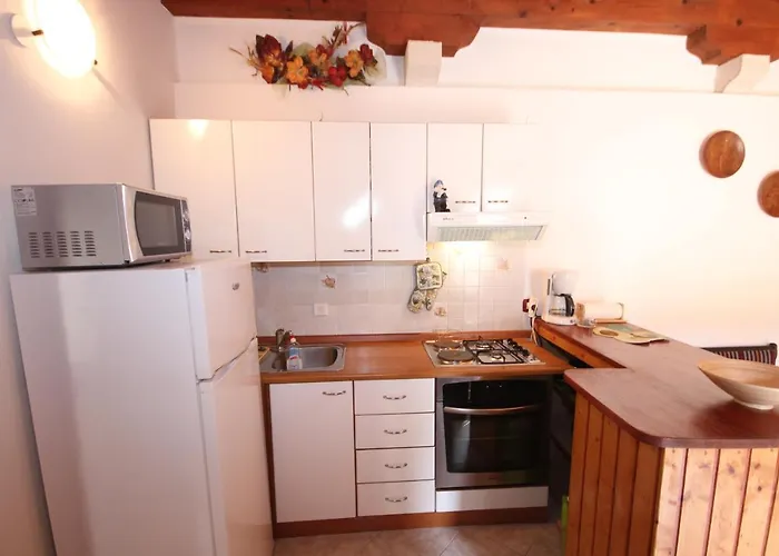 Appartement With Parking Space Veli Losinj, Losinj - 8029 Veli Lošinj